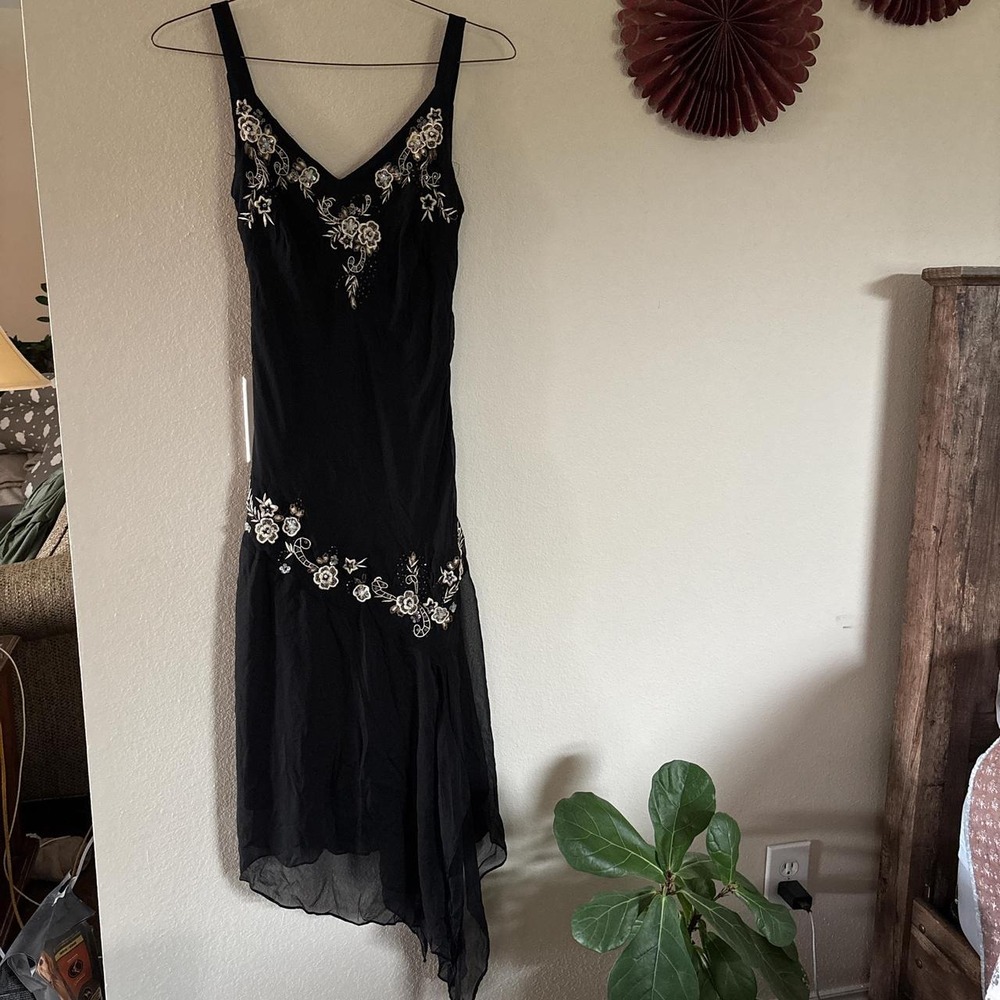 Fairy dress with embroidered flower detail